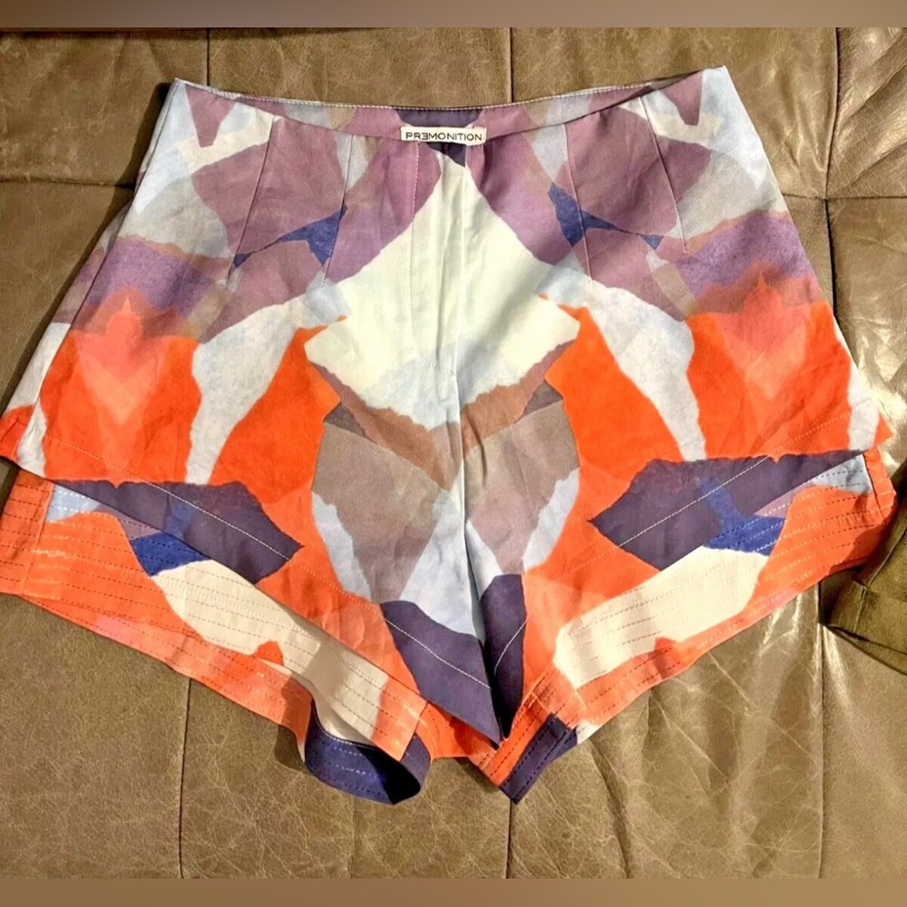 PRE-OWNED Premonition Women's Multicolor Patterned Shorts | M